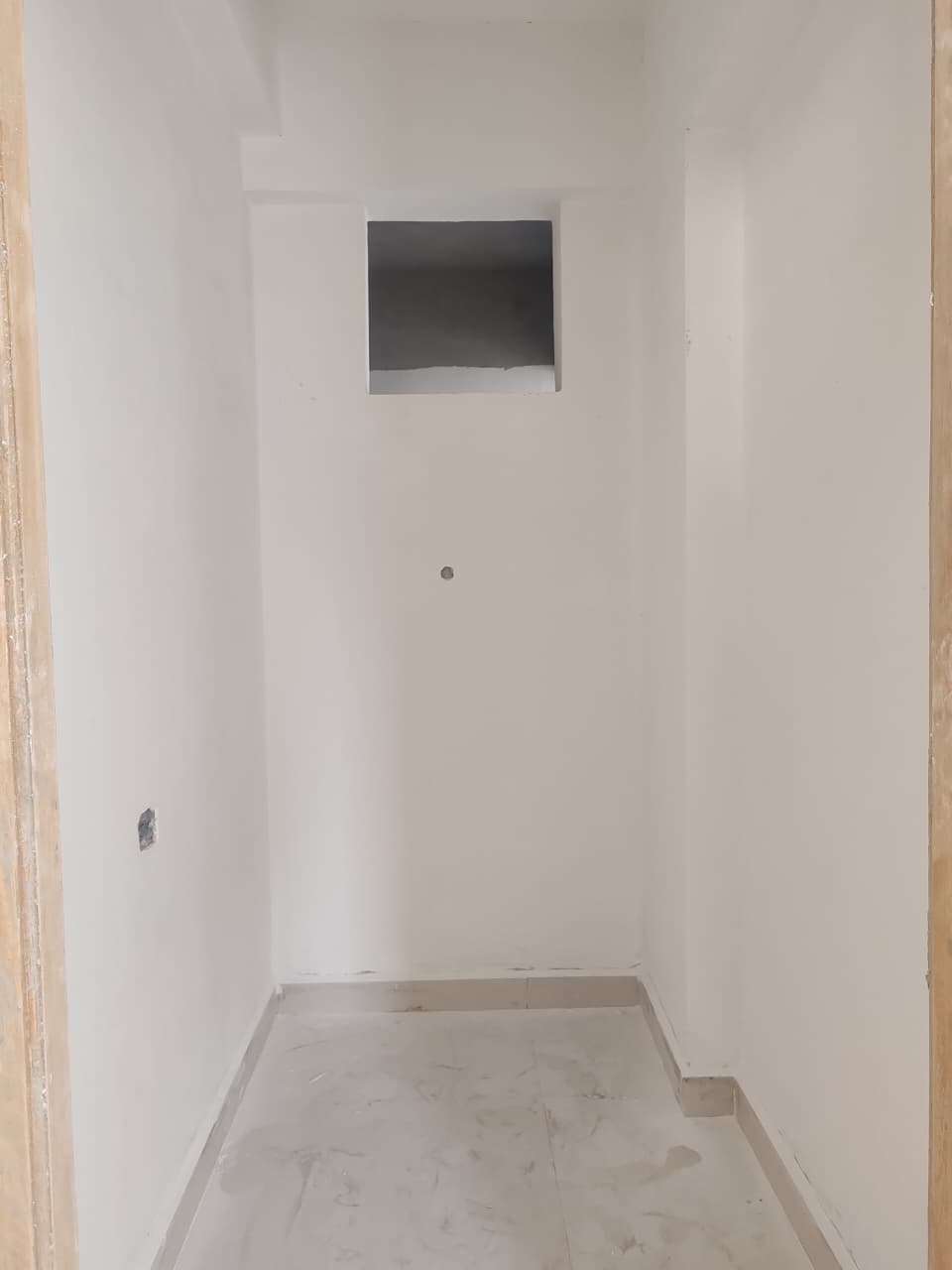 Kitchen with granite platform